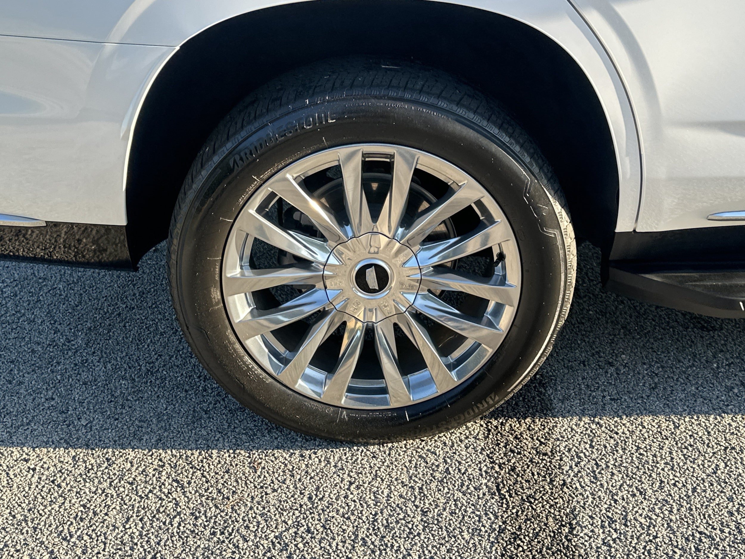 Used 2023 Cadillac Escalade Premium Luxury AWD/4WD image 17