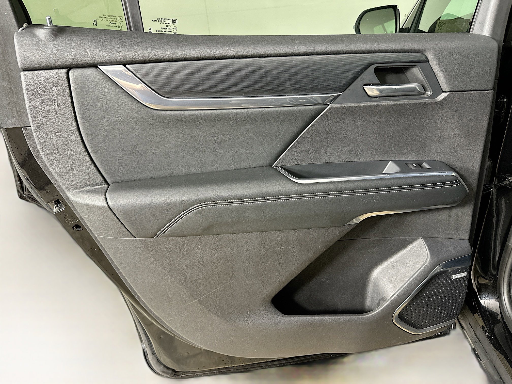 Used 2025 GMC Acadia Elevation image 26