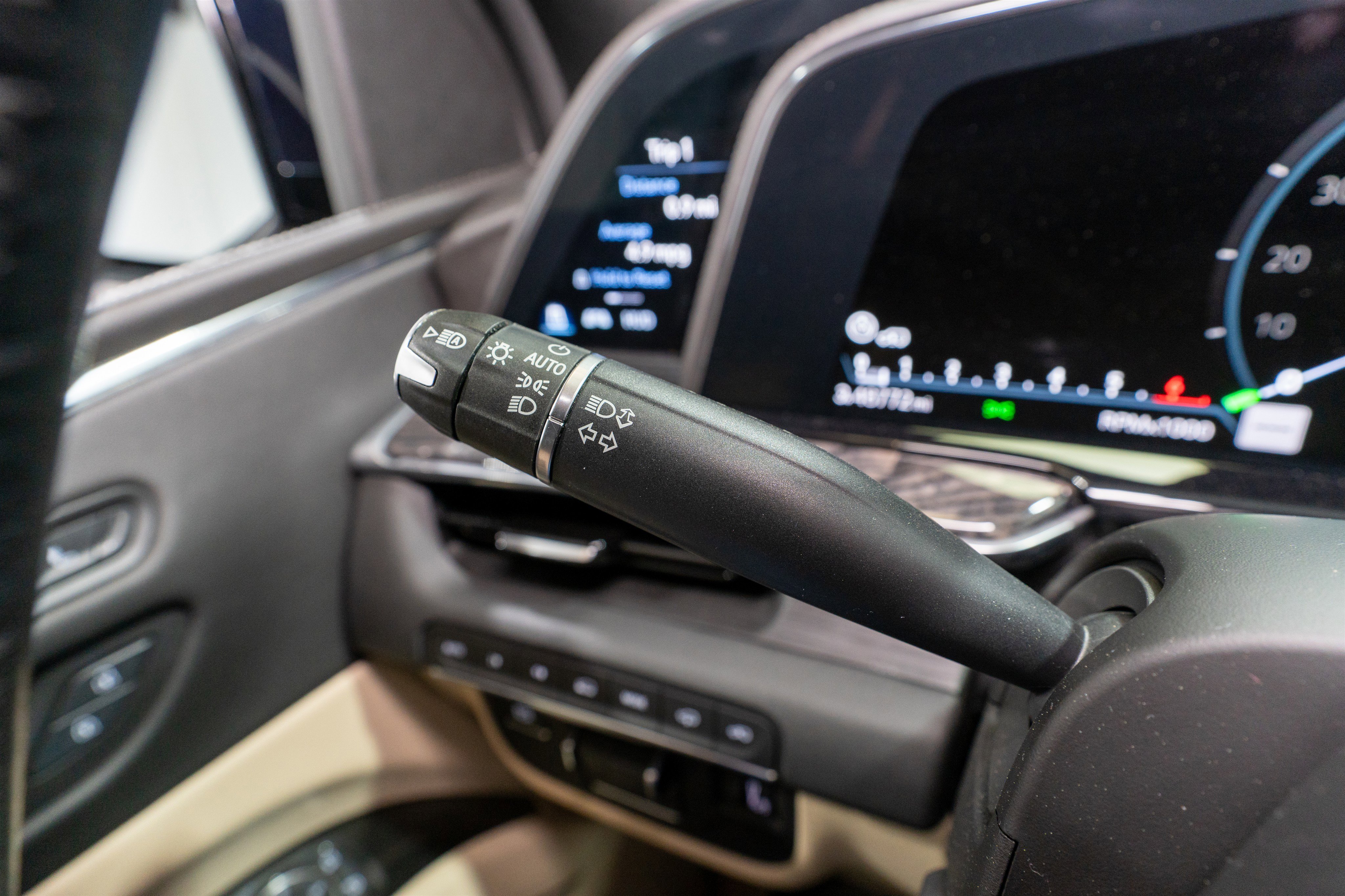 Used 2021 Cadillac Escalade Premium Luxury w/ Driver Assist Tech Package image 33