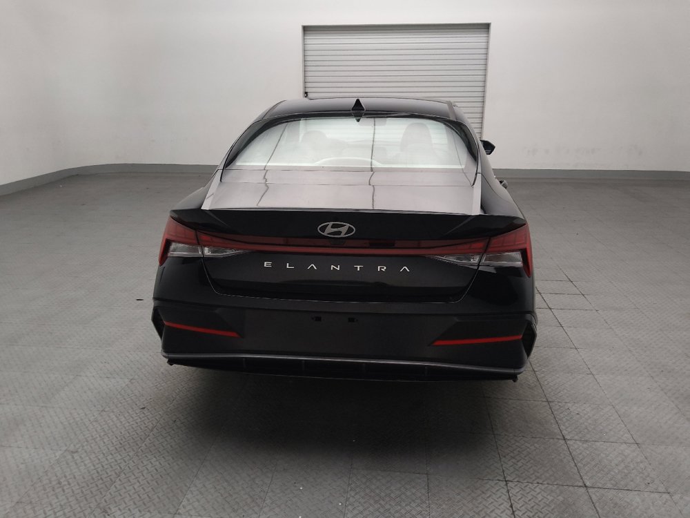 Used 2025 Hyundai Elantra SEL FWD image 7