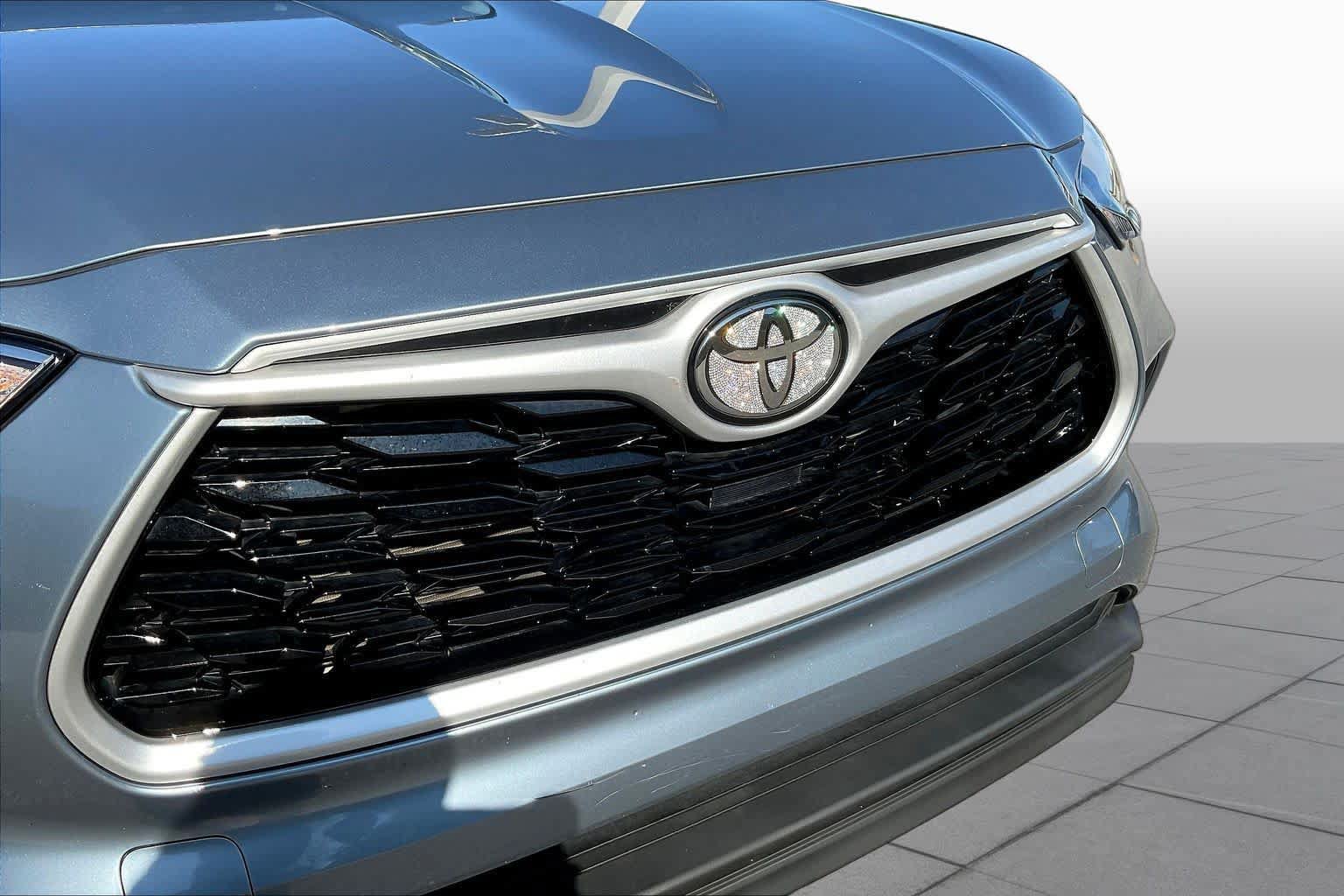 Used 2022 Toyota Highlander XLE FWD image 30