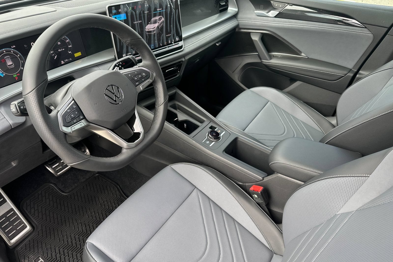 New 2026 Volkswagen Tiguan SE R-Line AWD/4WD image 10