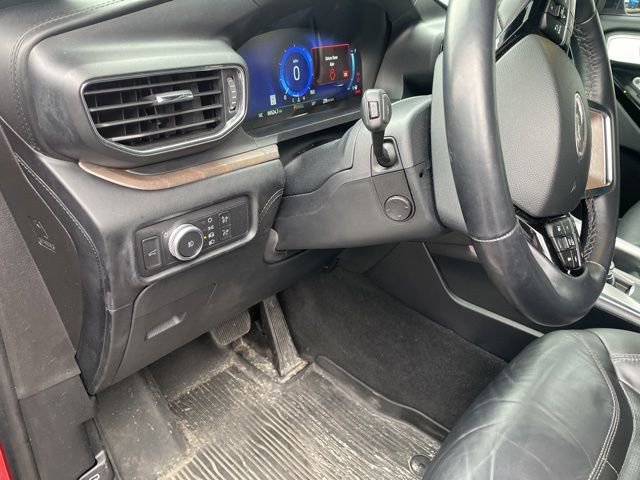 Used 2022 Ford Explorer Platinum w/ Equipment Group 601A AWD/4WD image 14