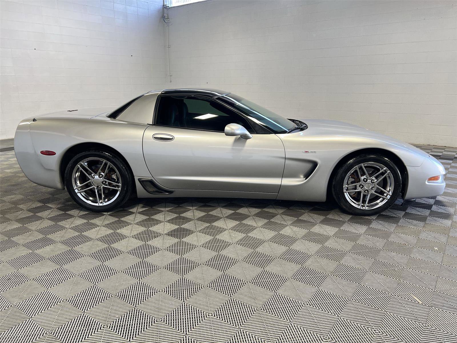 Used 2004 Chevrolet Corvette Z06 w/ Memory Package image 6