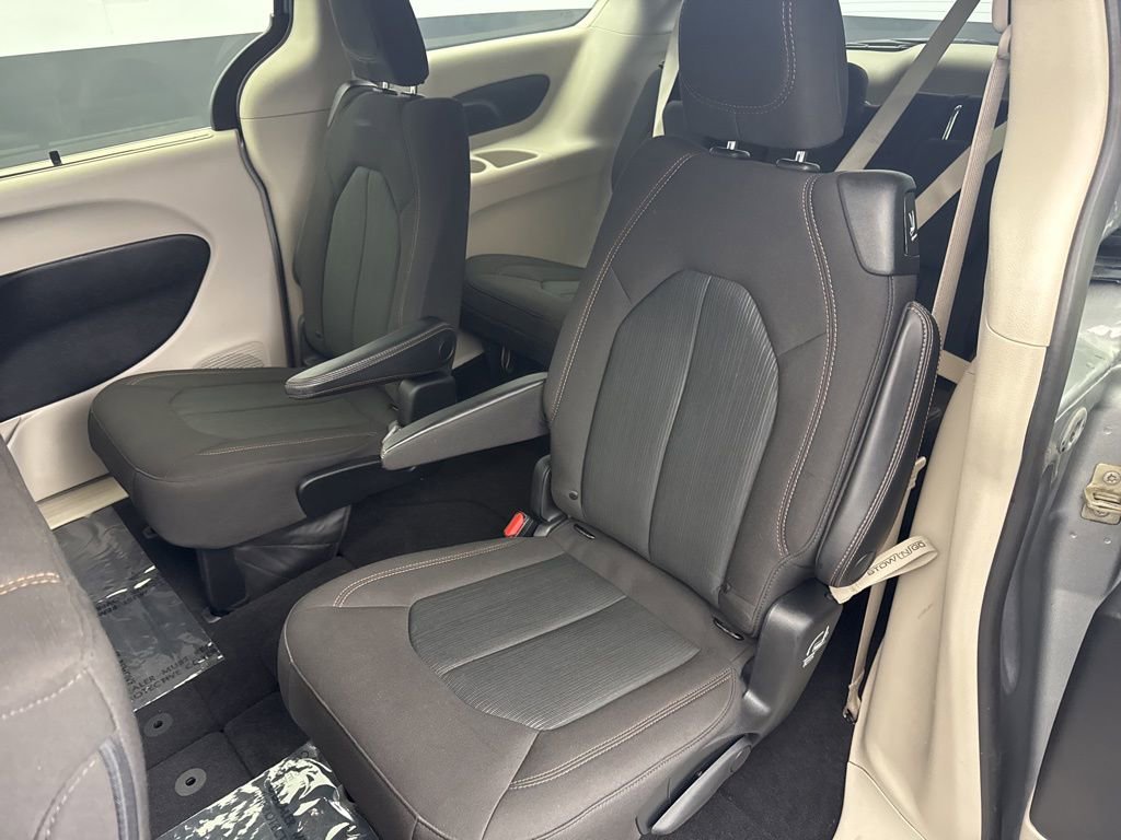 Used 2020 Chrysler Pacifica Touring image 36