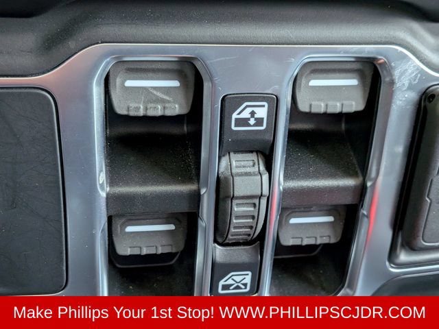 Used 2021 Jeep Wrangler Unlimited Sahara AWD/4WD image 24
