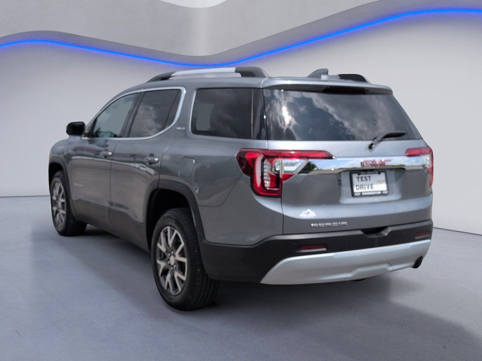 Used 2020 GMC Acadia SLE w/ Driver Convenience Package FWD image 3