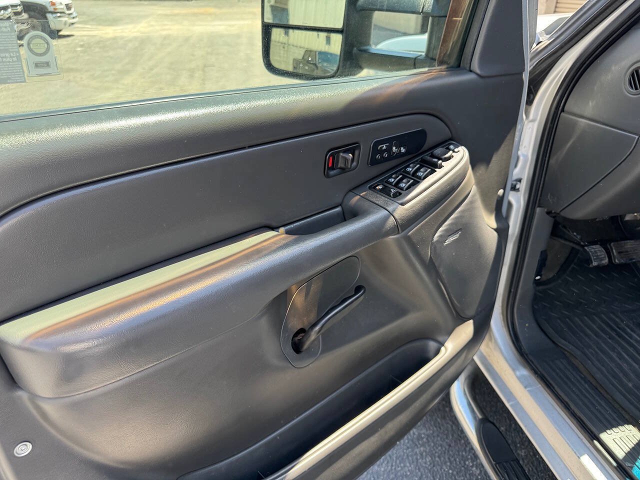 Used 2006 Chevrolet Silverado 3500 LT w/ Heavy-Duty Power Package AWD/4WD image 23