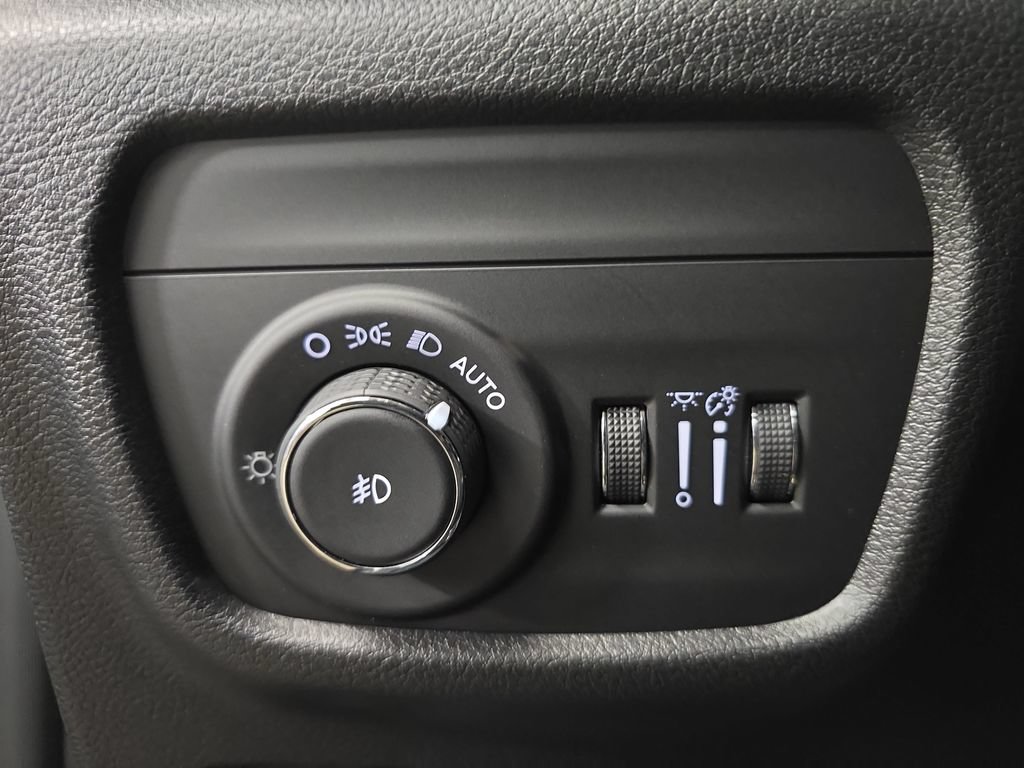 Certified 2023 Jeep Grand Cherokee Limited AWD/4WD image 27