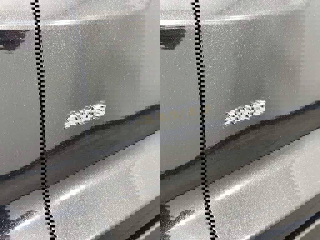 Used 2022 Cadillac XT4 Luxury w/ Cold Weather Package AWD/4WD image 7