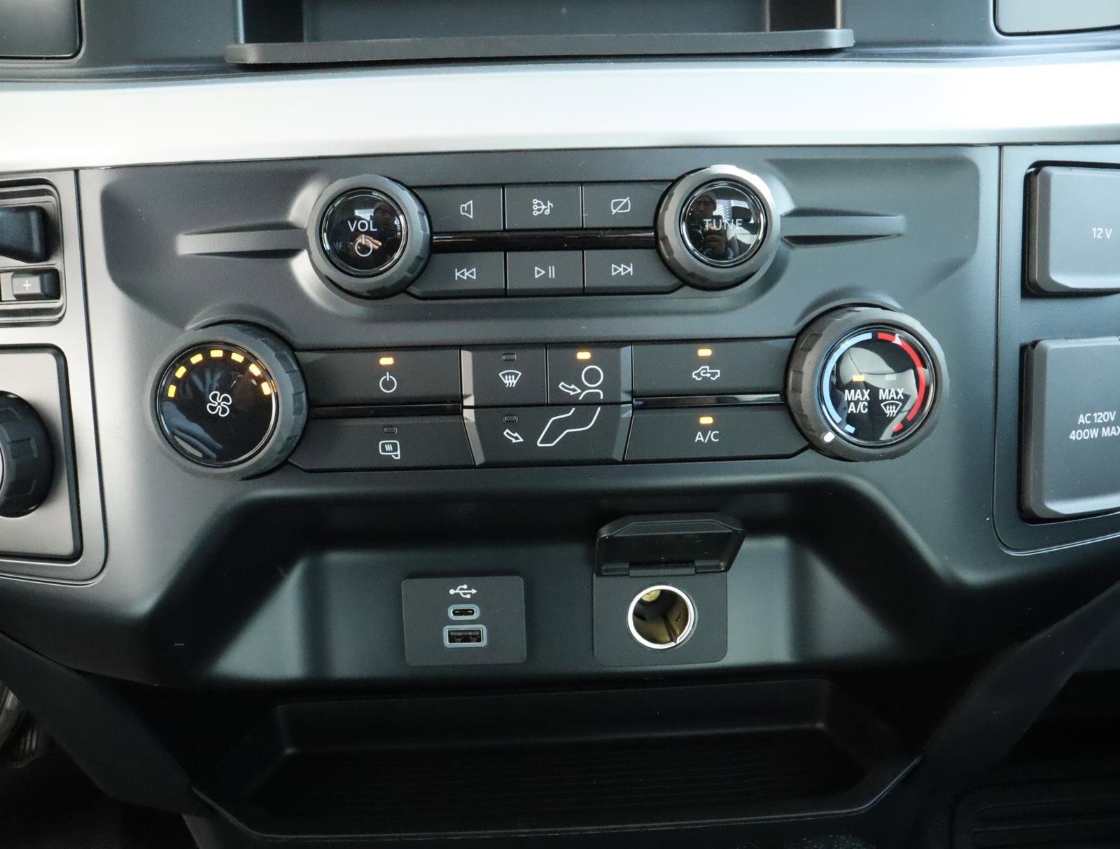 Used 2024 Ford F450 XL w/ XL Chrome Package image 9