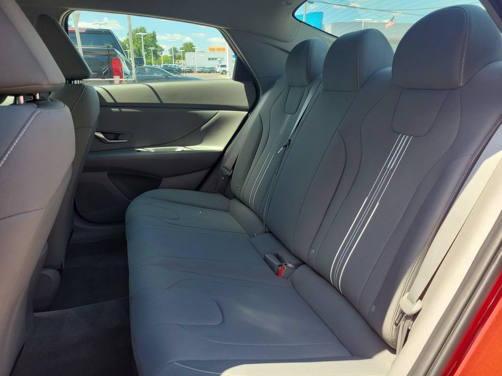 Used 2023 Hyundai Elantra SEL w/ Cargo Package FWD image 11