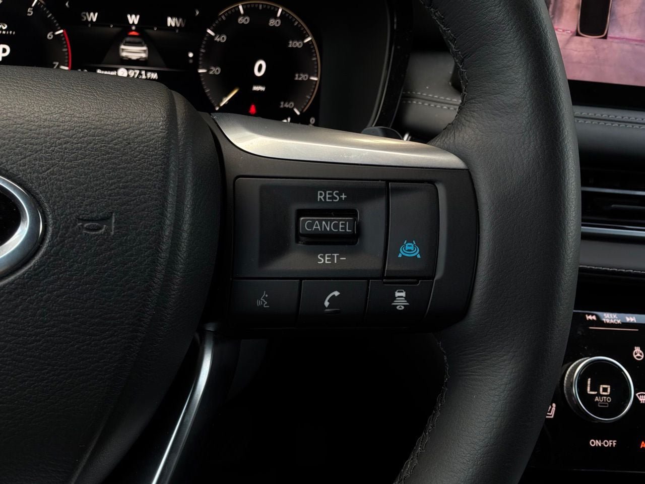 Used 2026 INFINITI QX60 Luxe FWD image 42