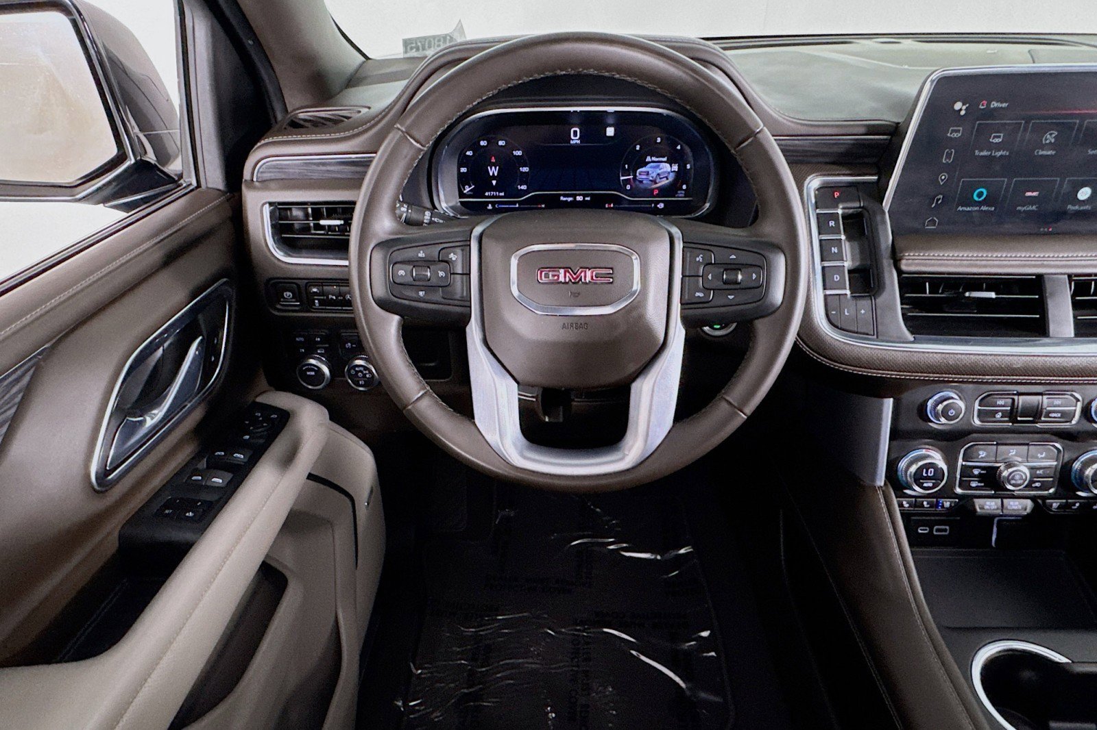 Used 2023 GMC Yukon XL SLT image 5