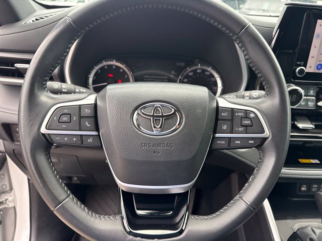 Used 2024 Toyota Highlander XSE AWD/4WD image 11