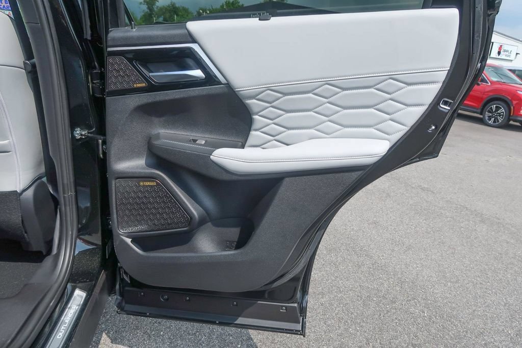 New 2025 Mitsubishi Outlander AWD image 19