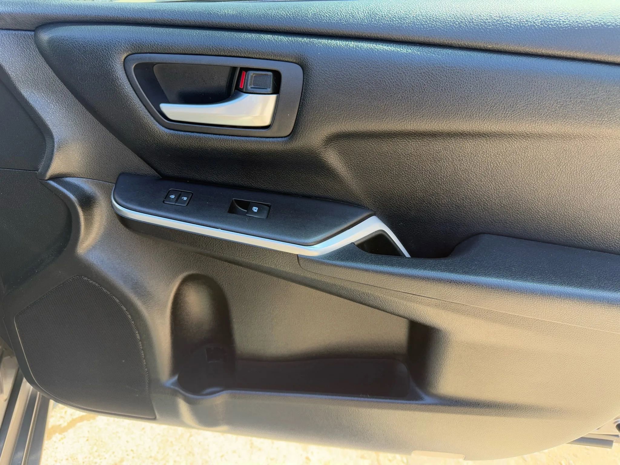 Used 2016 Toyota Camry SE image 20