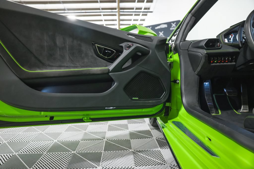 Used 2020 Lamborghini Huracan EVO AWD/4WD image 29