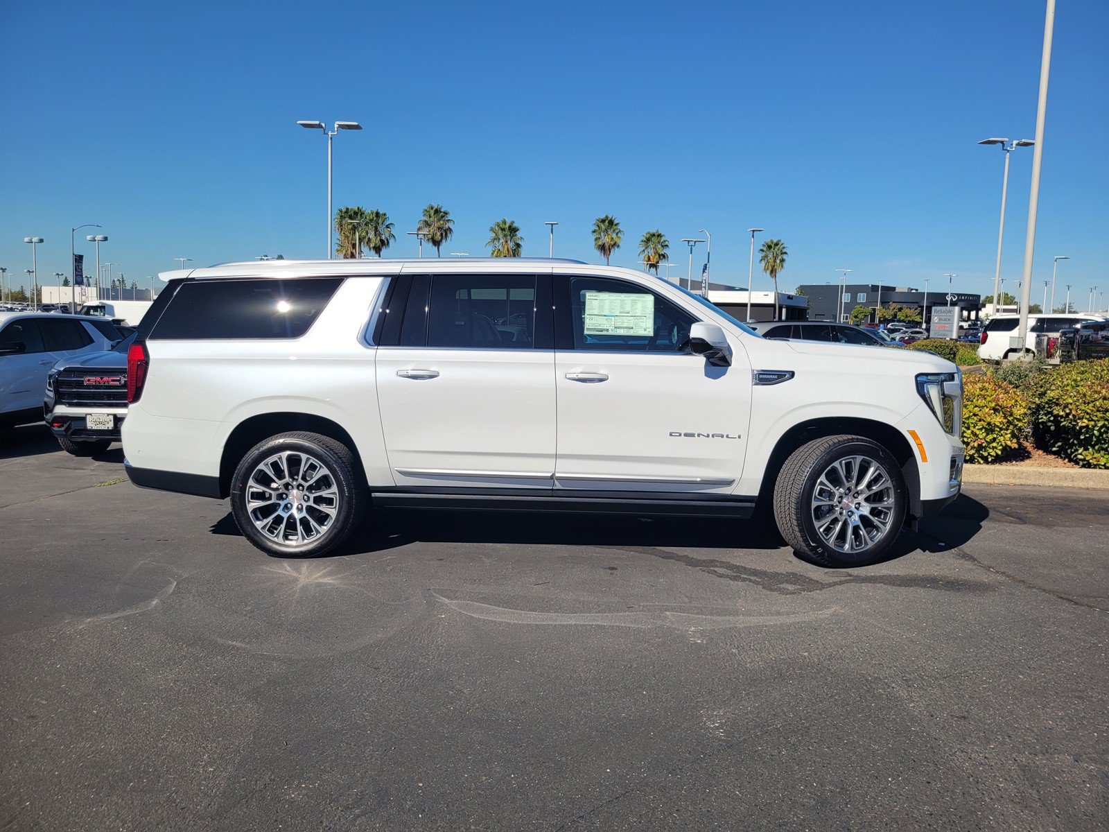 New 2026 GMC Yukon XL Denali w/ Denali Reserve Package AWD/4WD image 3