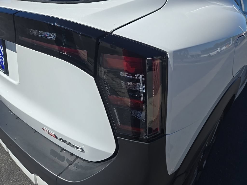 Certified 2025 Nissan Kicks SR w/ SR Premium Package AWD/4WD image 38