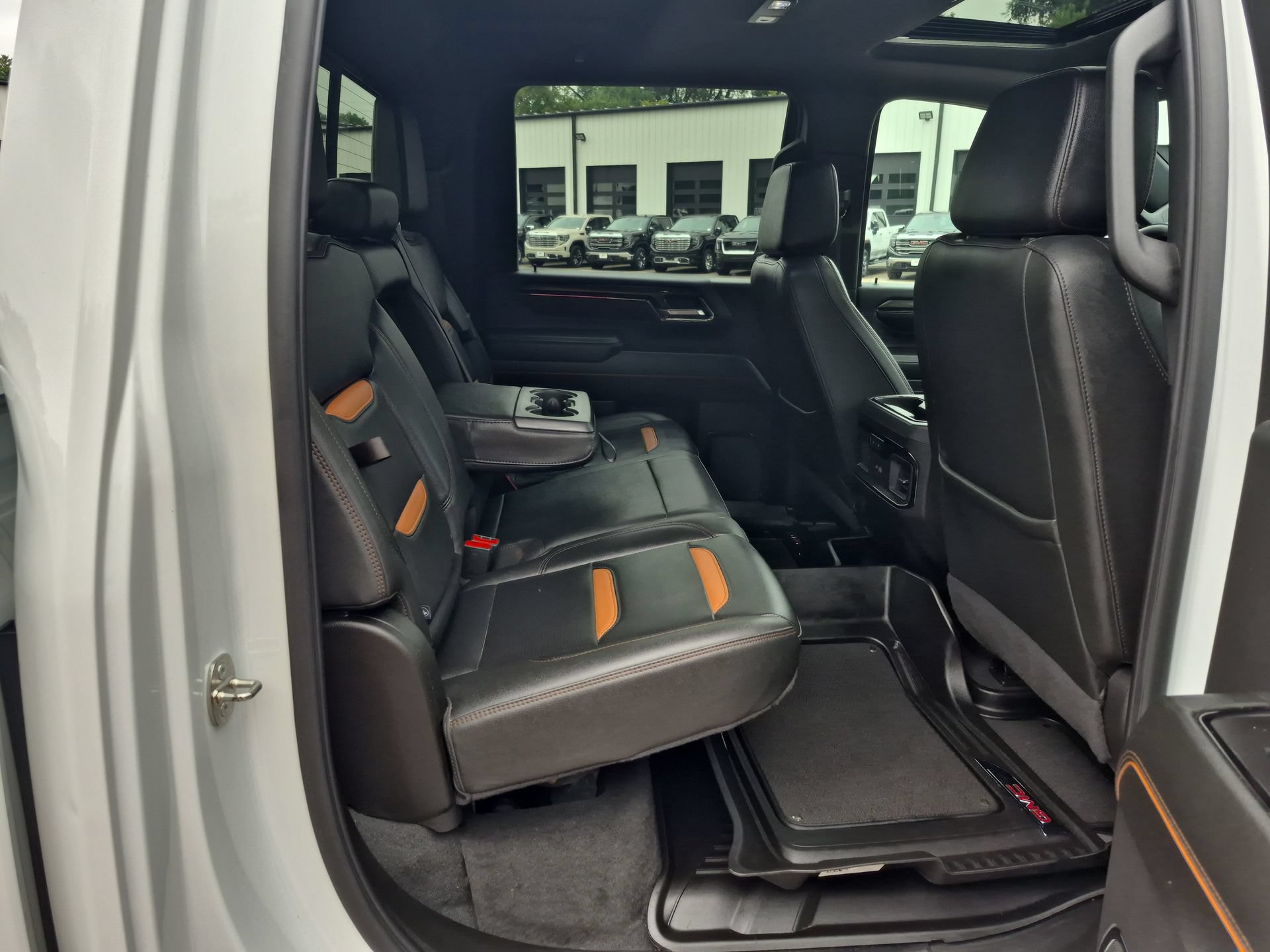 Used 2024 GMC Sierra 2500 AT4 w/ AT4 Premium Plus Package AWD/4WD image 28