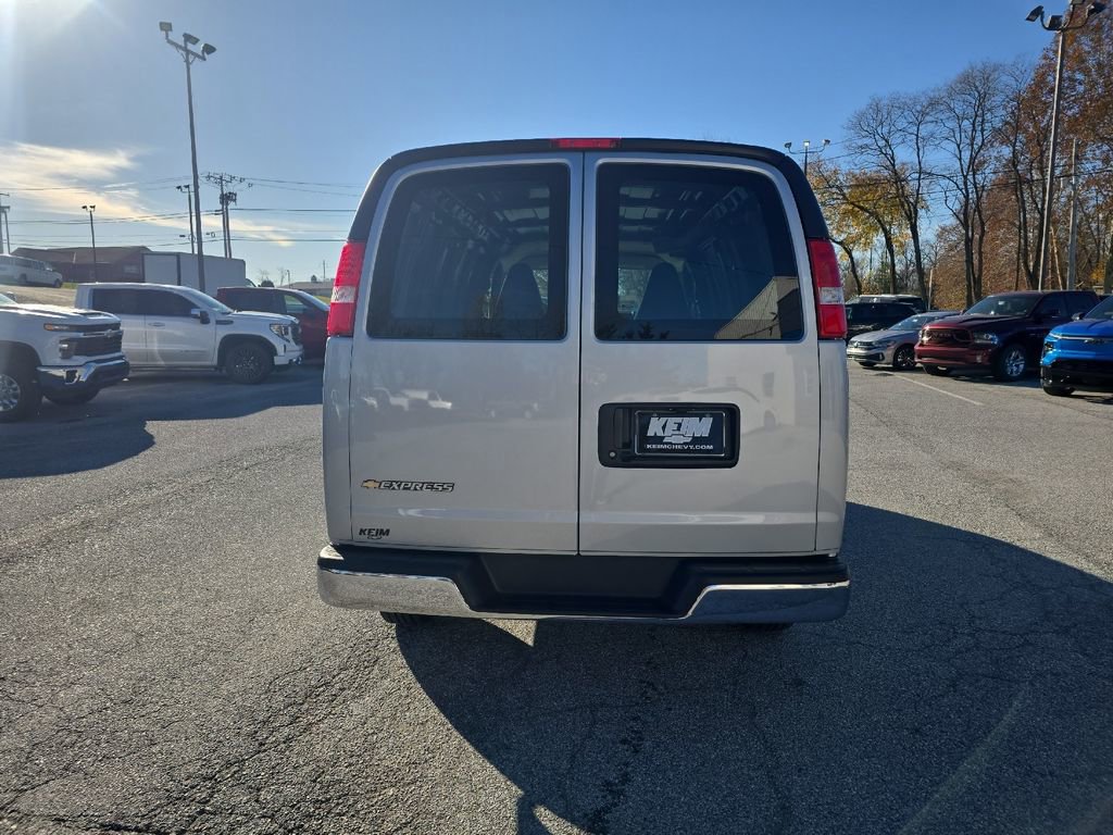 New 2025 Chevrolet Express 3500 w/ Driver Convenience Package image 9