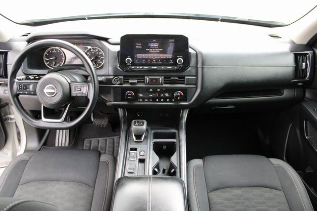 Used 2023 Nissan Pathfinder S image 17