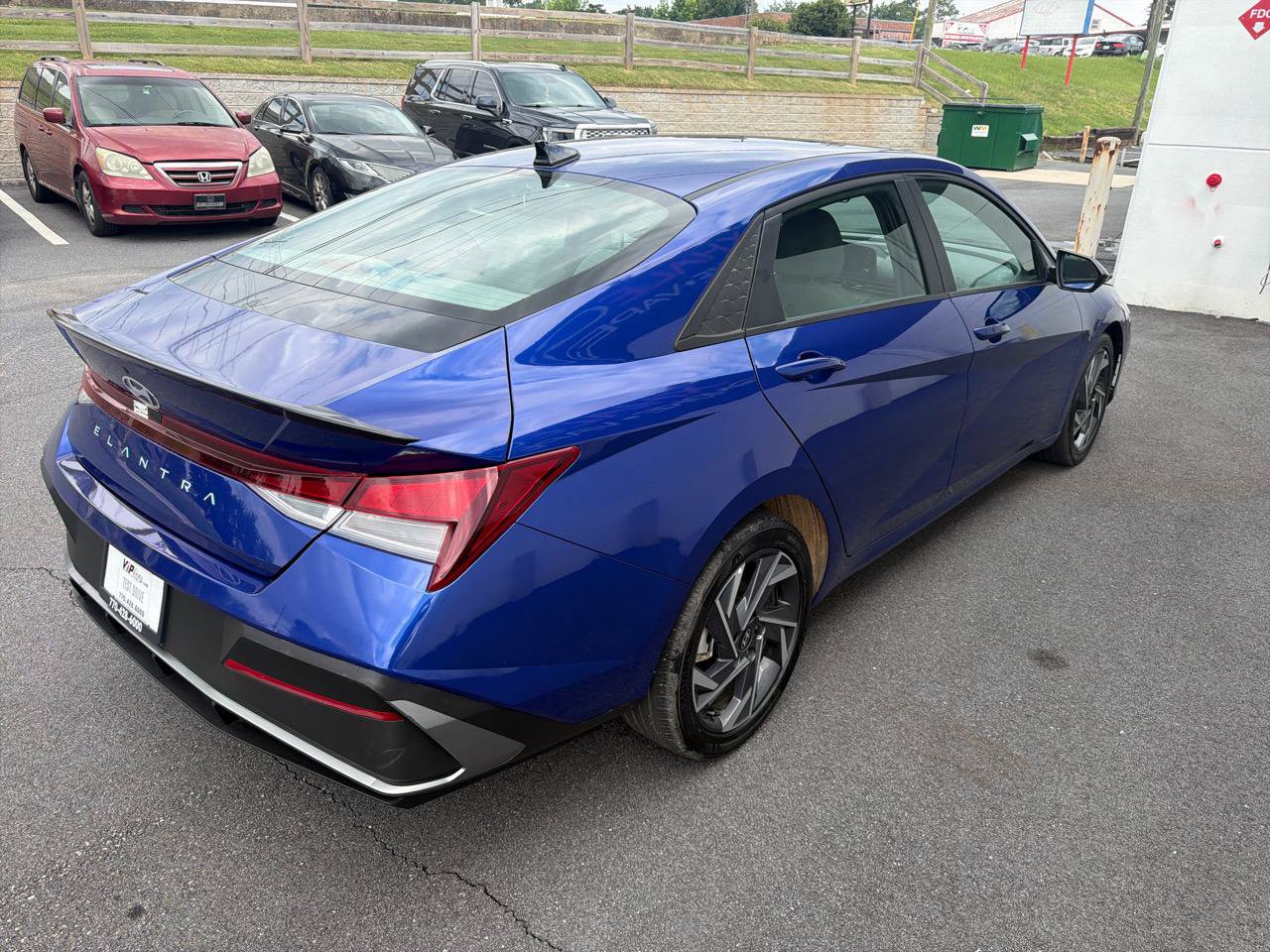 Used 2025 Hyundai Elantra Sport FWD image 5