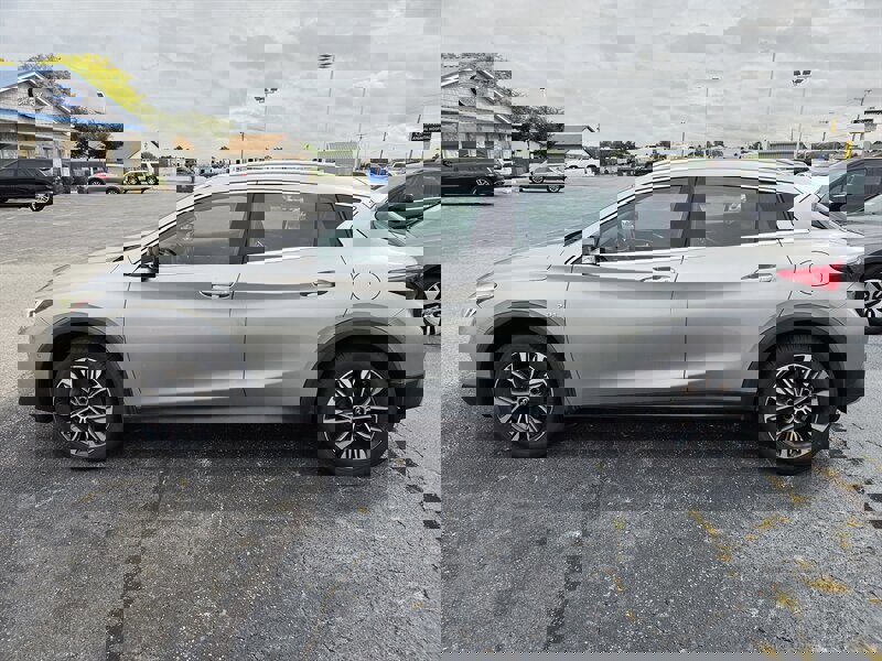 Used 2018 INFINITI QX30 Premium w/ Navigation Package AWD/4WD image 6