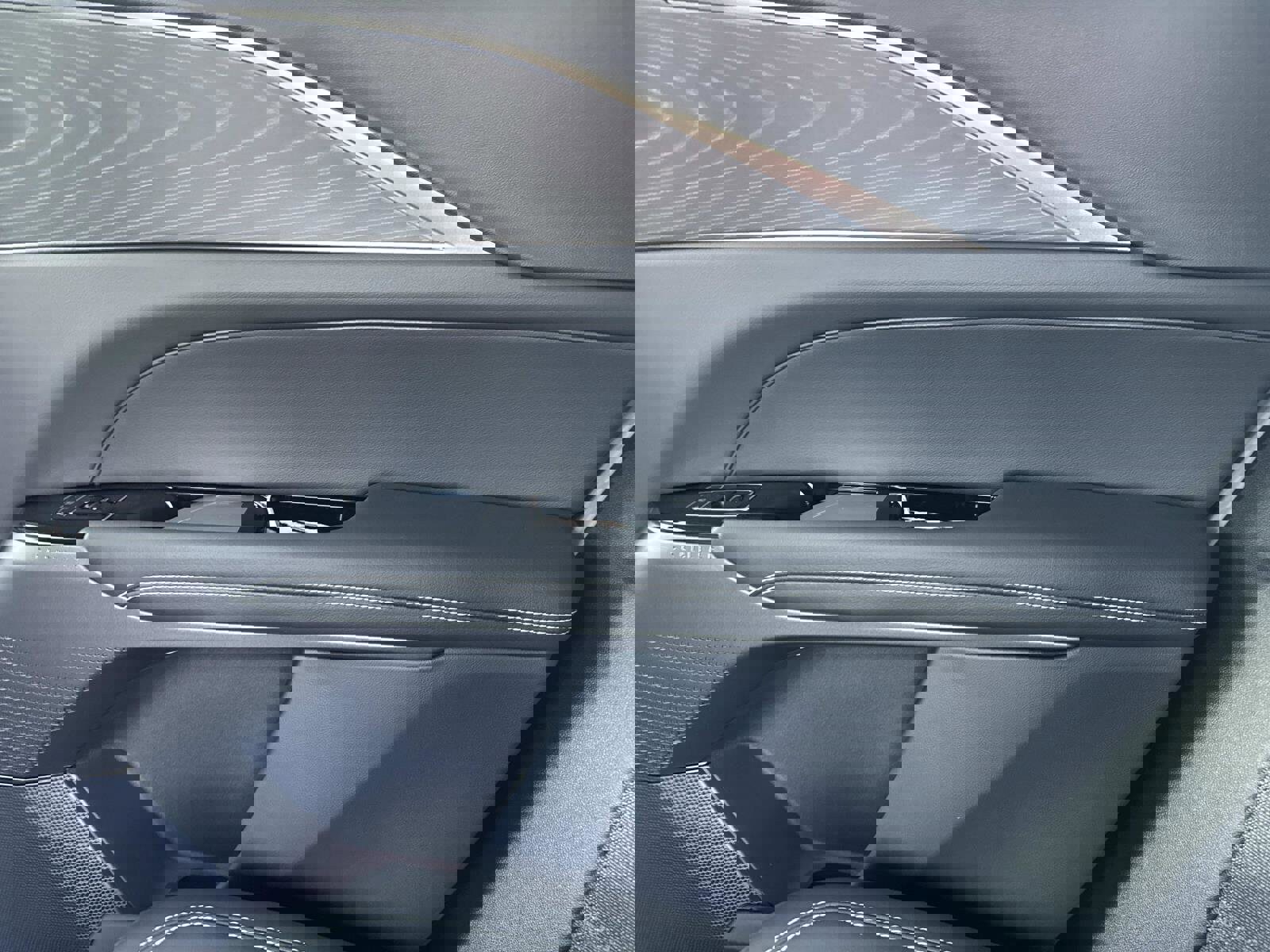 New 2026 Cadillac Lyriq Luxury image 15