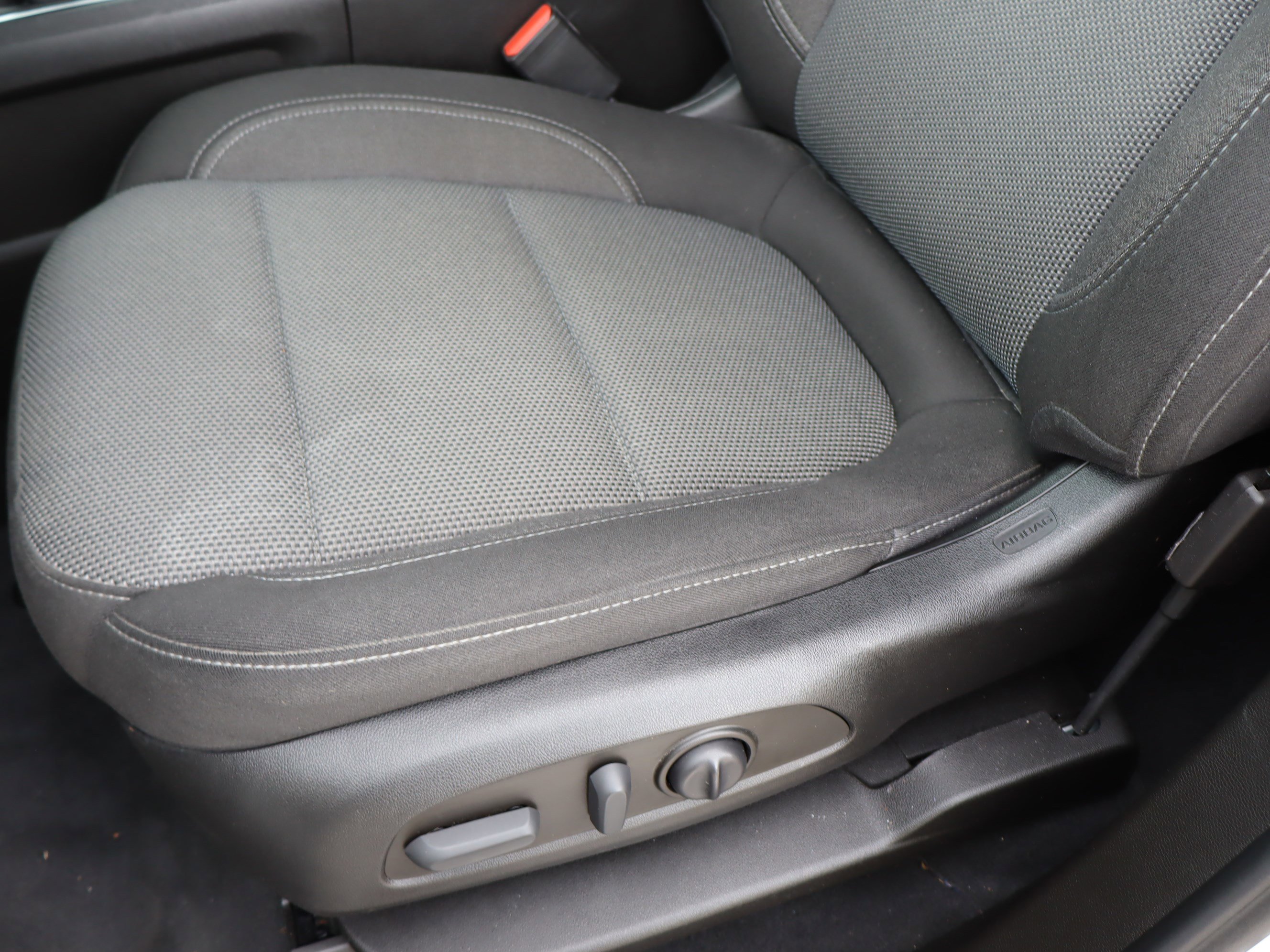 Used 2022 Chevrolet Traverse LT FWD image 19