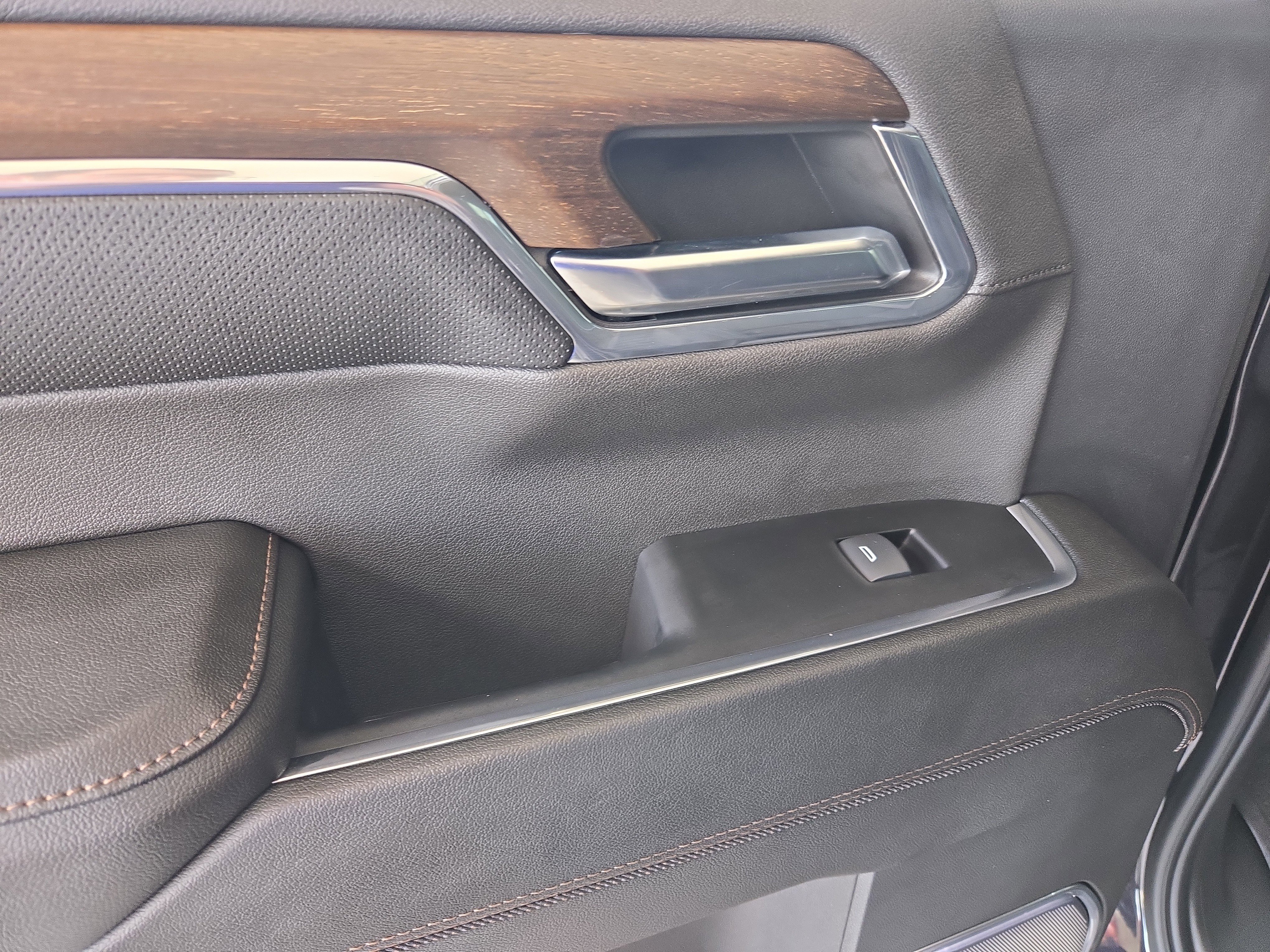 Used 2024 Chevrolet Silverado 1500 High Country w/ High Country Premium Package image 29