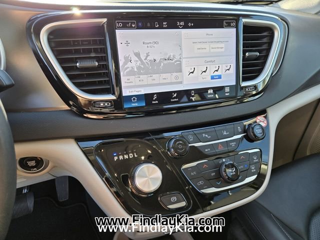 Used 2024 Chrysler Pacifica Touring-L FWD image 24