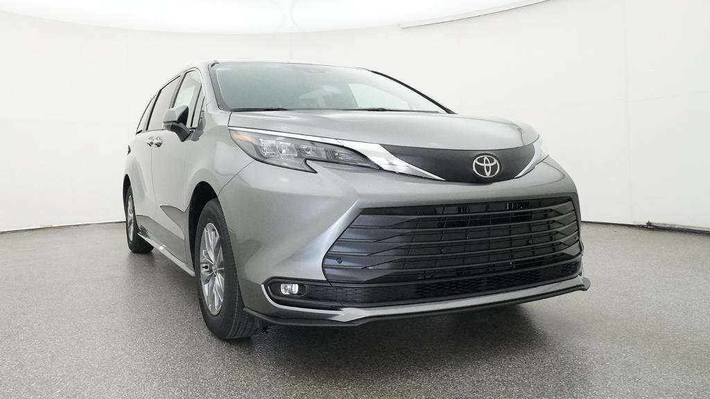 New 2026 Toyota Sienna XLE FWD image 7