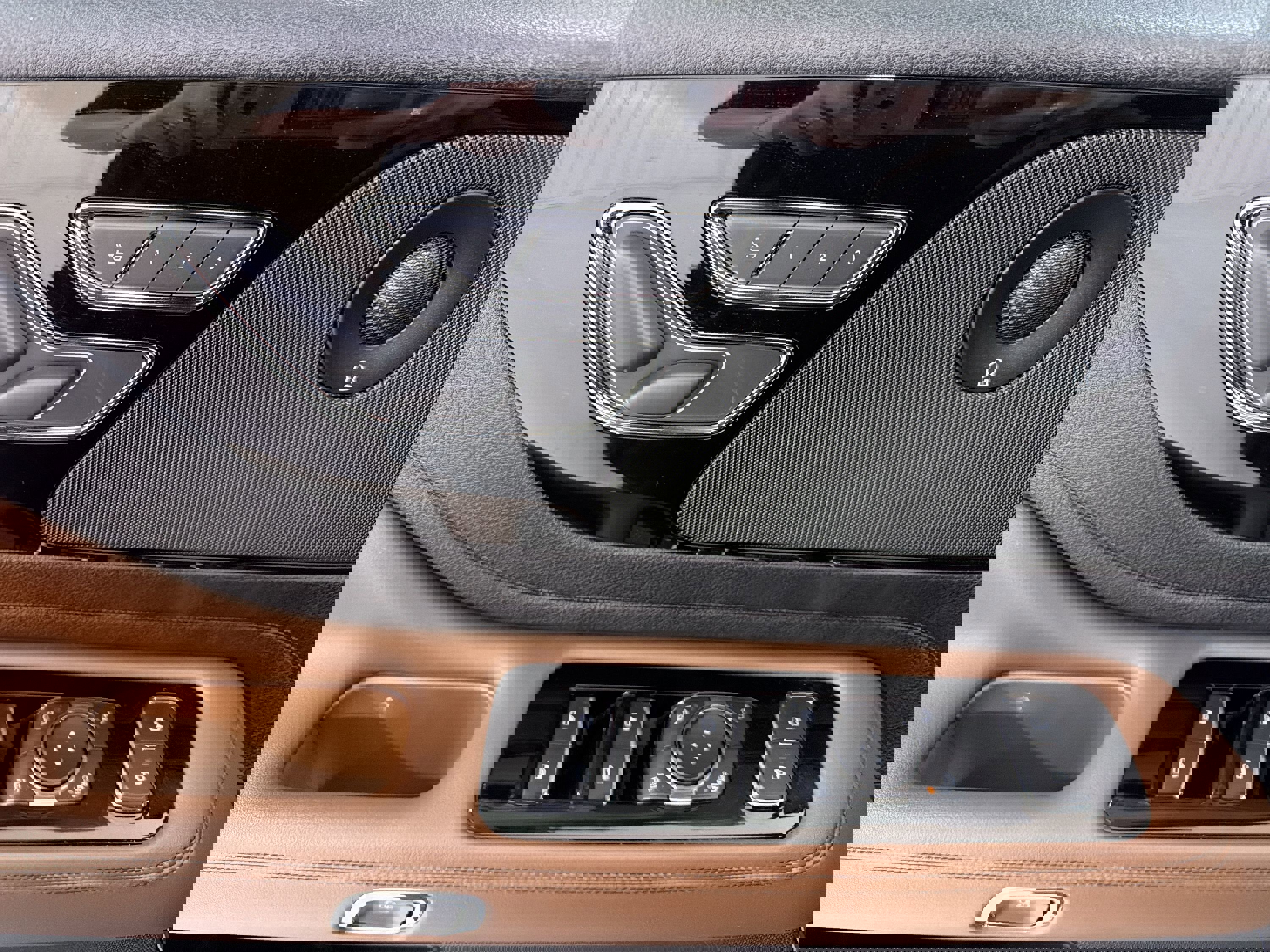 Used 2022 Lincoln Aviator Reserve w/ Equipment Group 201A image 12