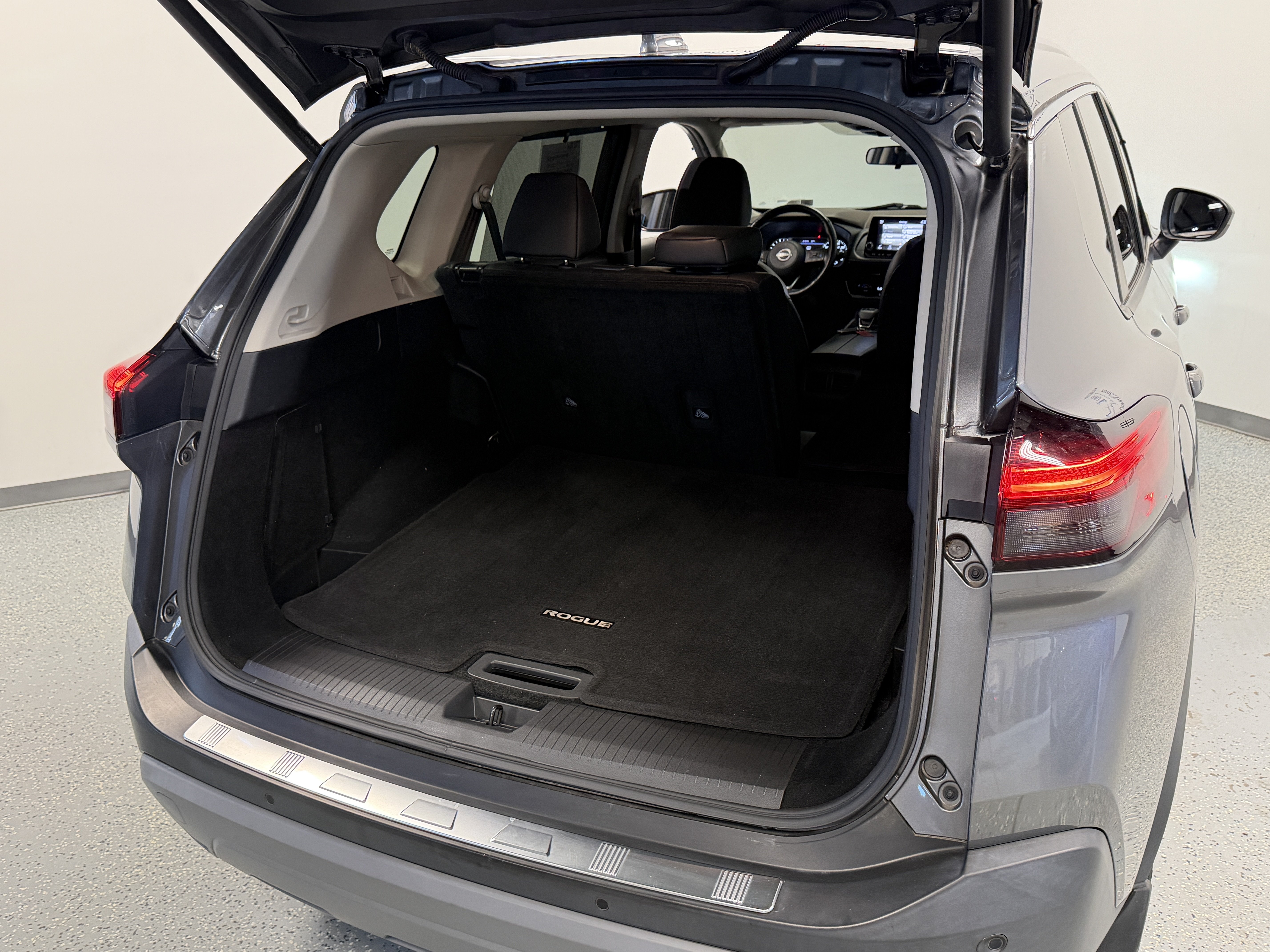 Used 2023 Nissan Rogue SV w/ SV Premium B Package AWD/4WD image 23