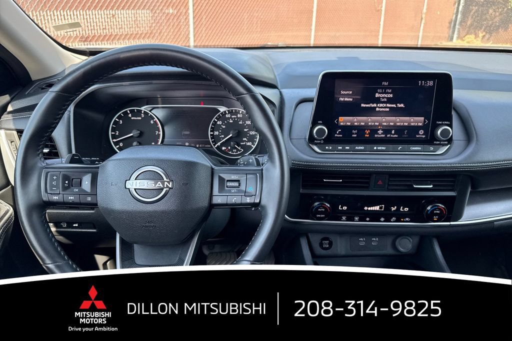 Used 2025 Nissan Rogue SV AWD/4WD image 16