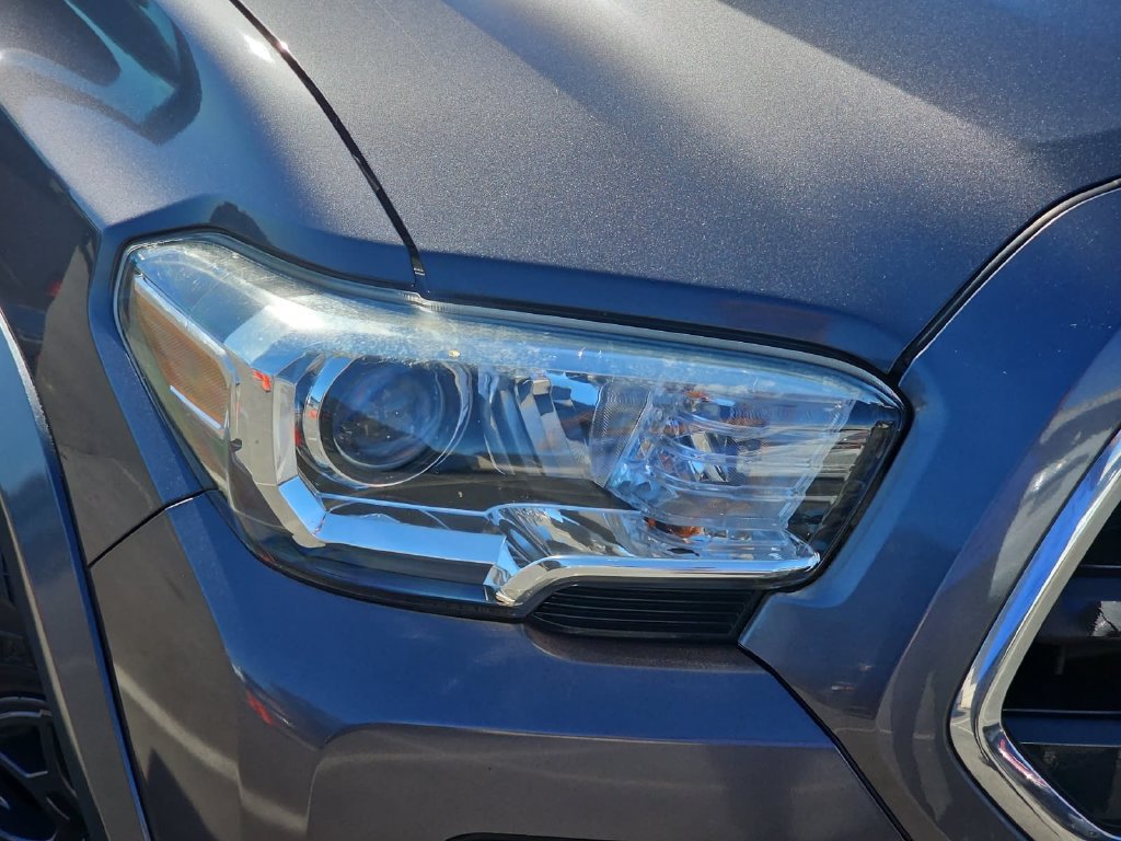Used 2017 Toyota Tacoma SR5 w/ Tow Package RWD image 32