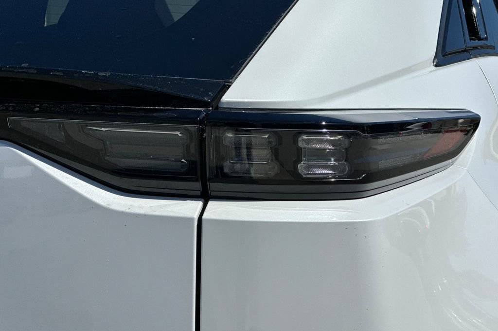 New 2026 Subaru Uncharted Premium FWD image 32