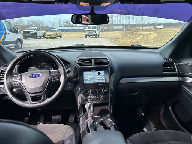 Used 2018 Ford Explorer XLT w/ Equipment Group 202A image 10