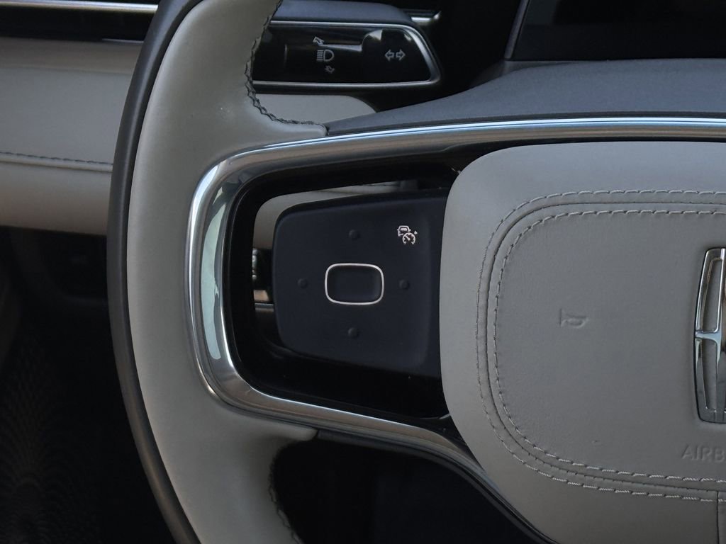 Used 2024 Lincoln Nautilus Reserve w/ Equipment Group 203A image 13