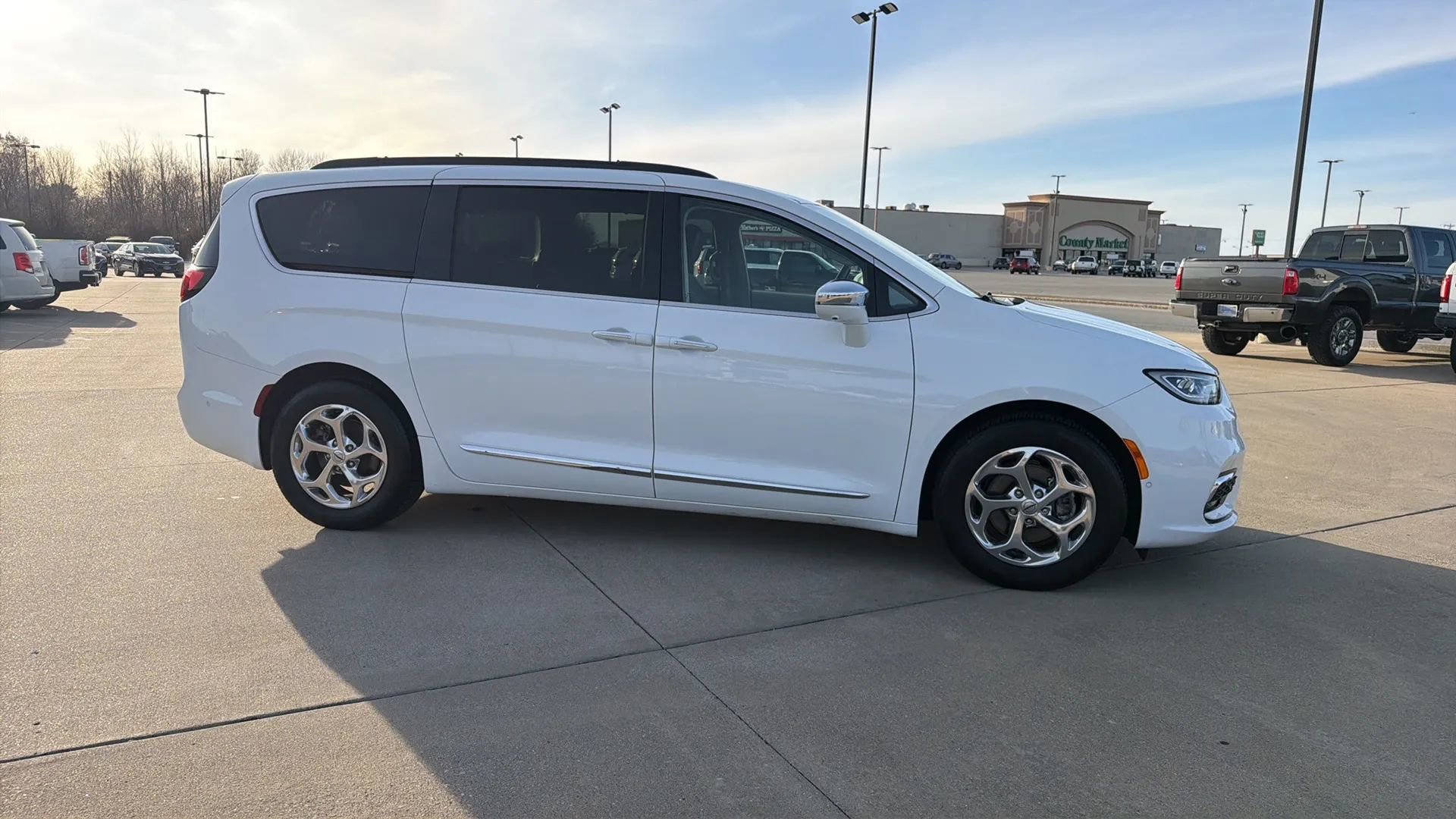 Used 2022 Chrysler Pacifica Limited image 24