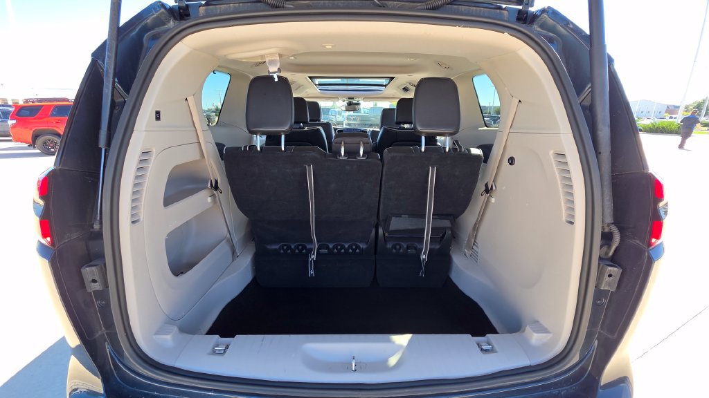 Used 2023 Chrysler Pacifica Limited FWD image 16