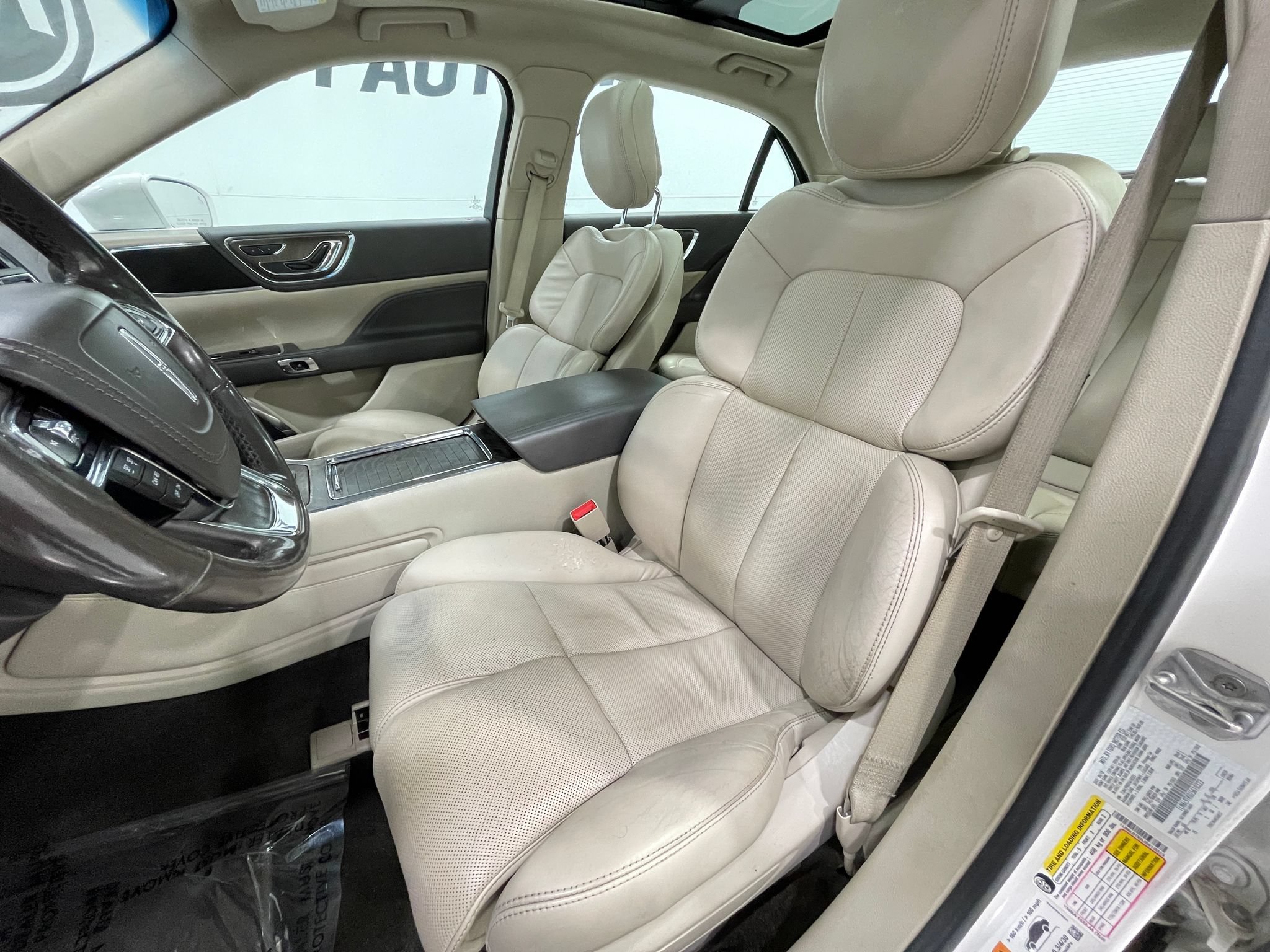 Used 2018 Lincoln Continental Select w/ Continental Climate Package AWD/4WD image 14