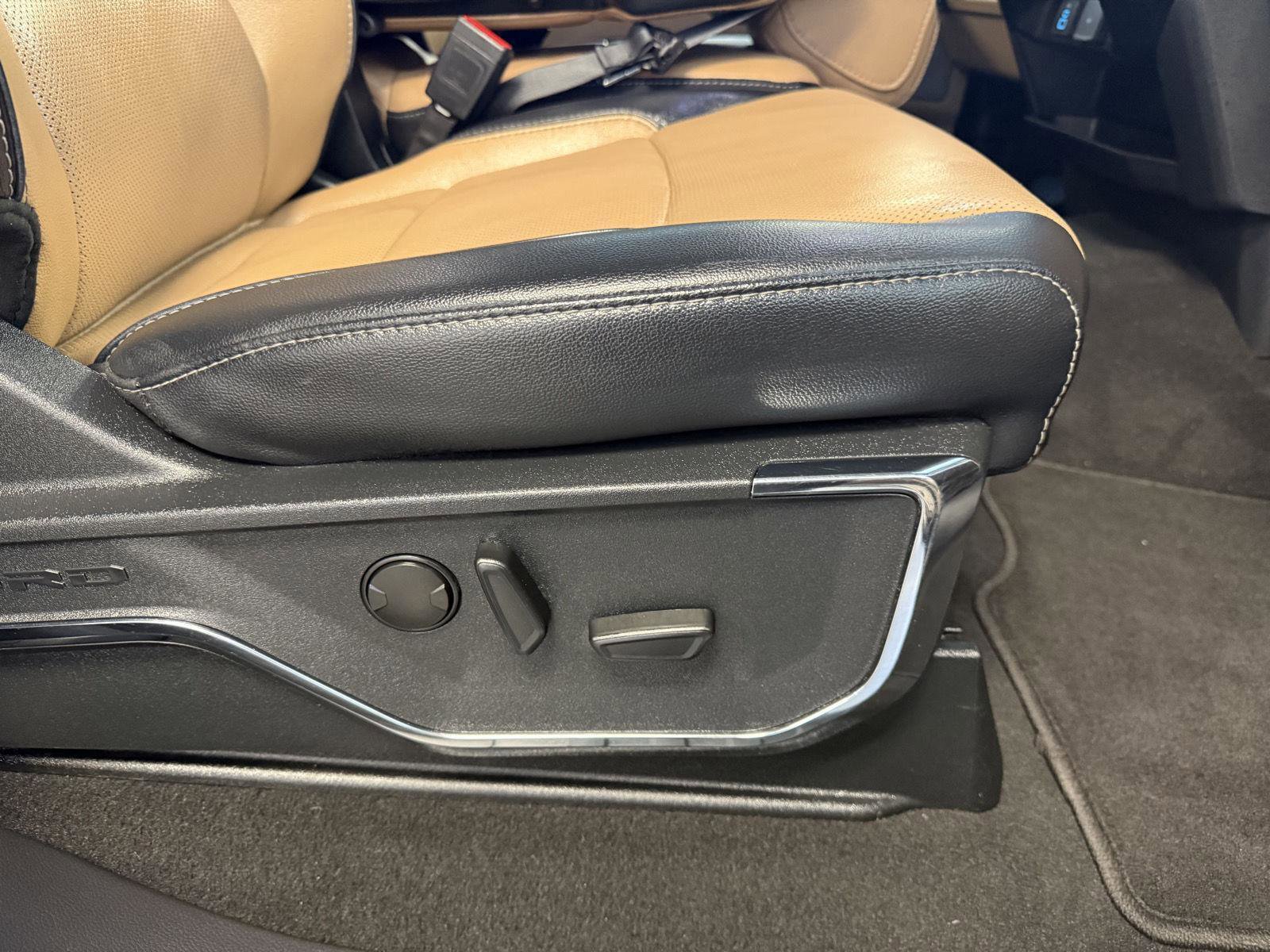 Used 2024 Ford F250 Lariat w/ Chrome Package image 27