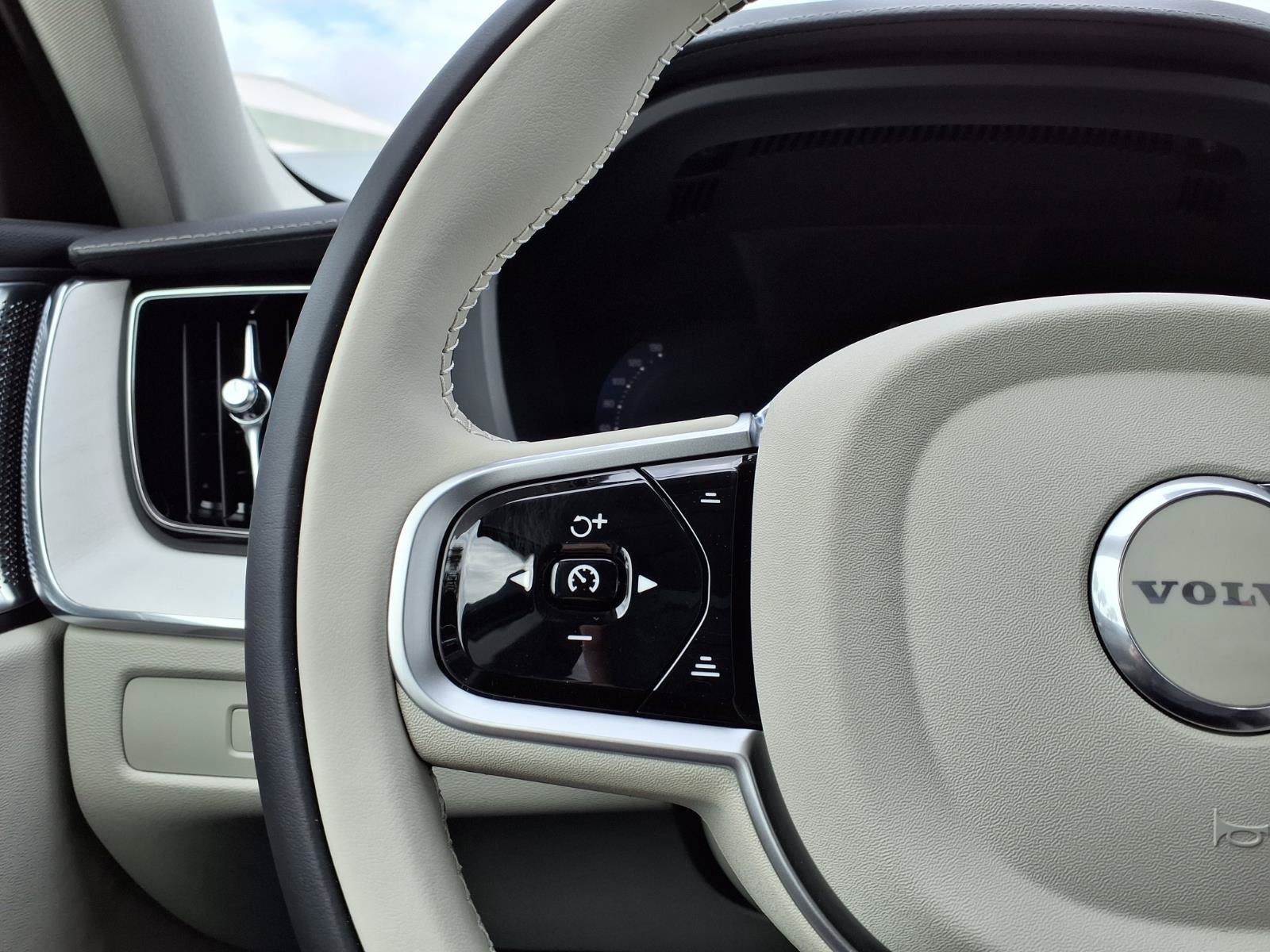 New 2026 Volvo XC60 B5 Ultra w/ Protection Package Premier AWD/4WD image 19
