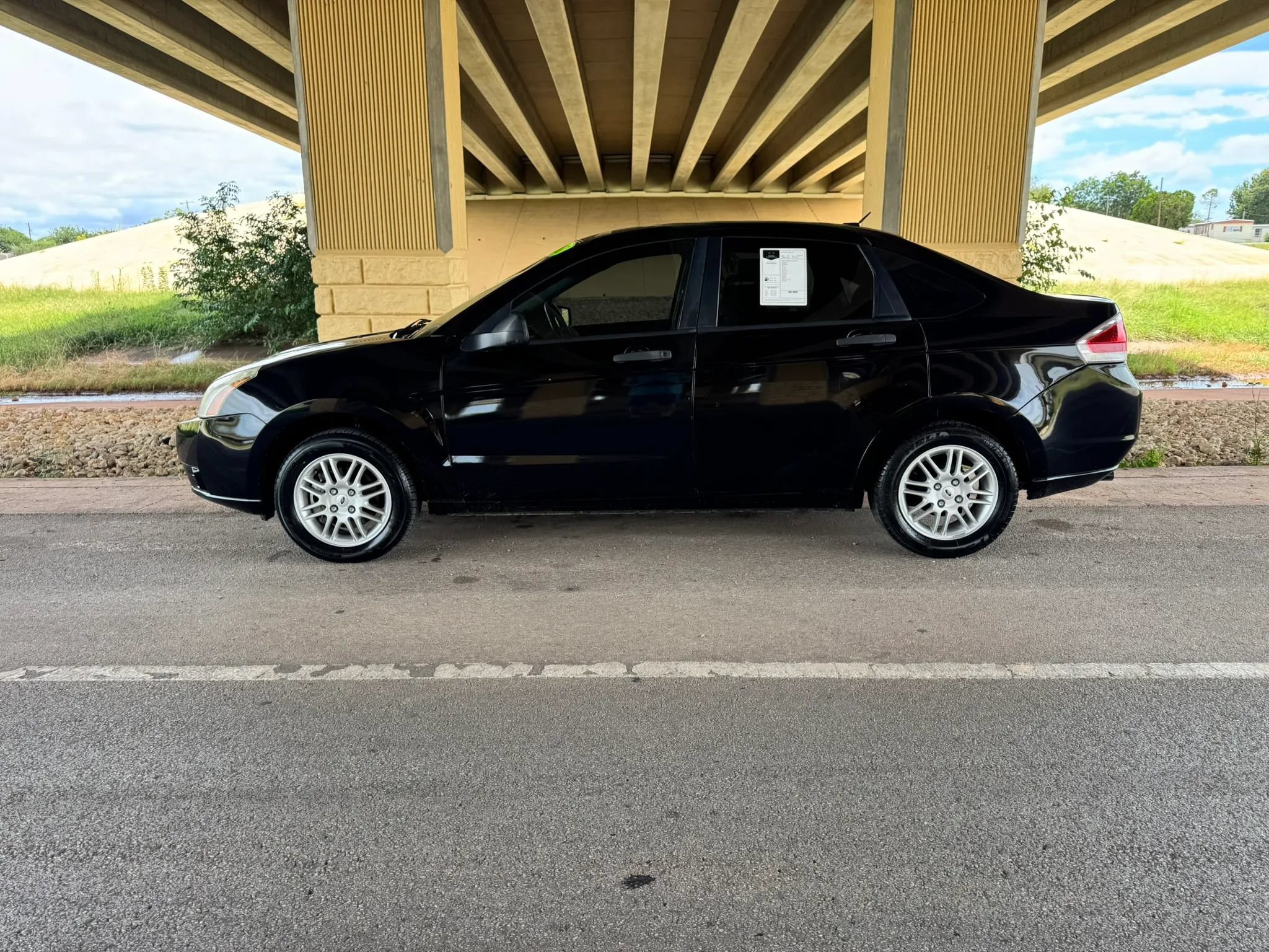 Used 2011 Ford Focus SE w/ 201A Rapid Spec Order Code FWD image 6
