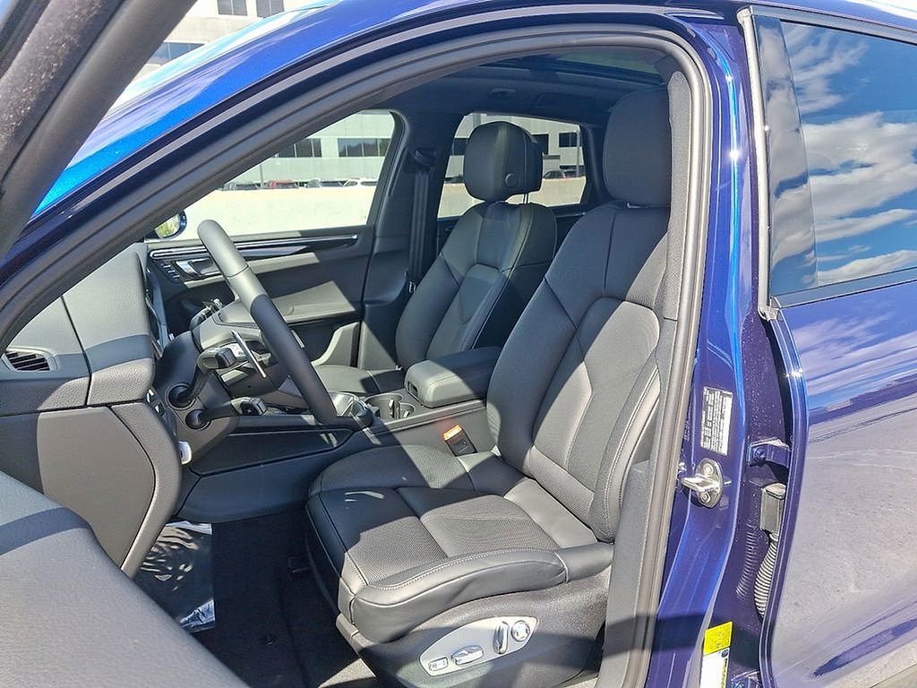 Used 2025 Porsche Macan image 16