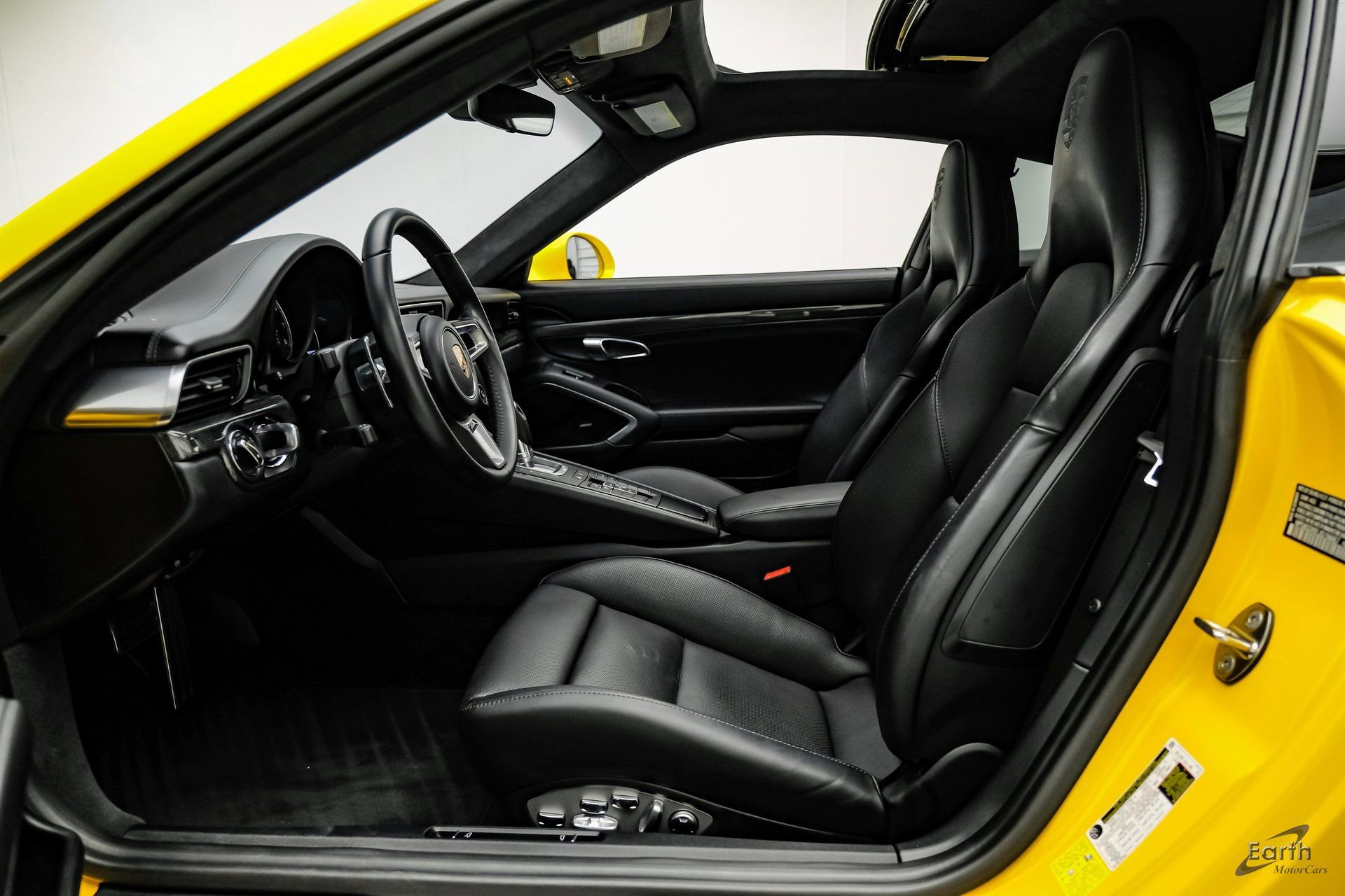 Used 2018 Porsche 911 Turbo S image 40