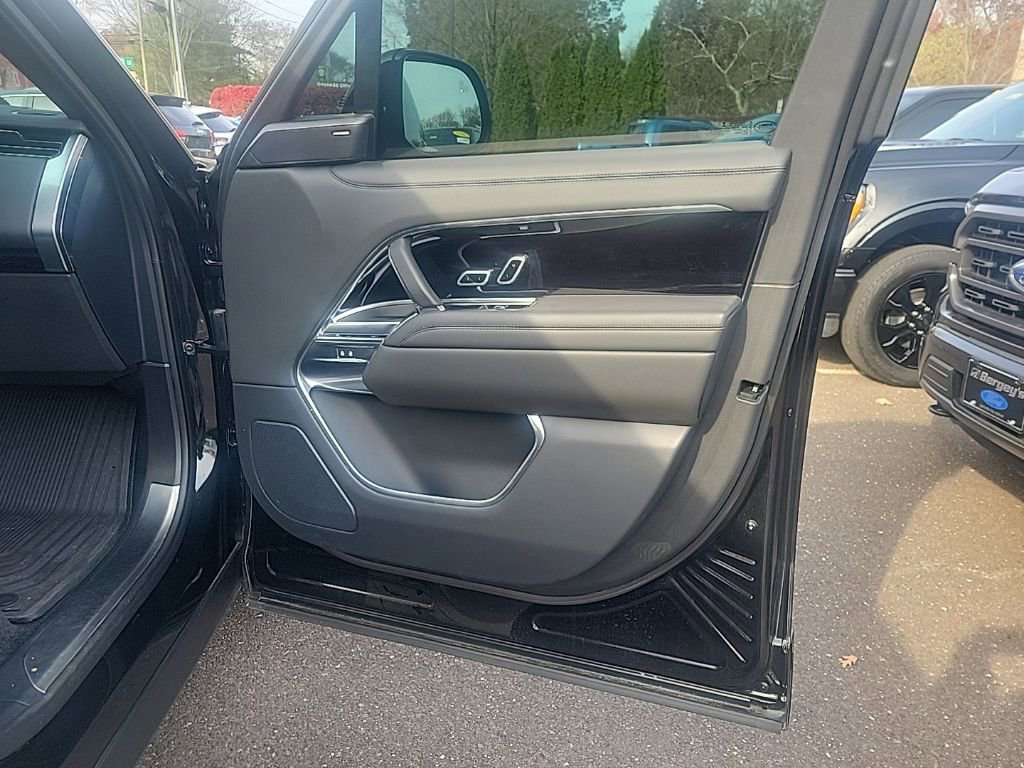 Used 2023 Land Rover Range Rover SE image 10